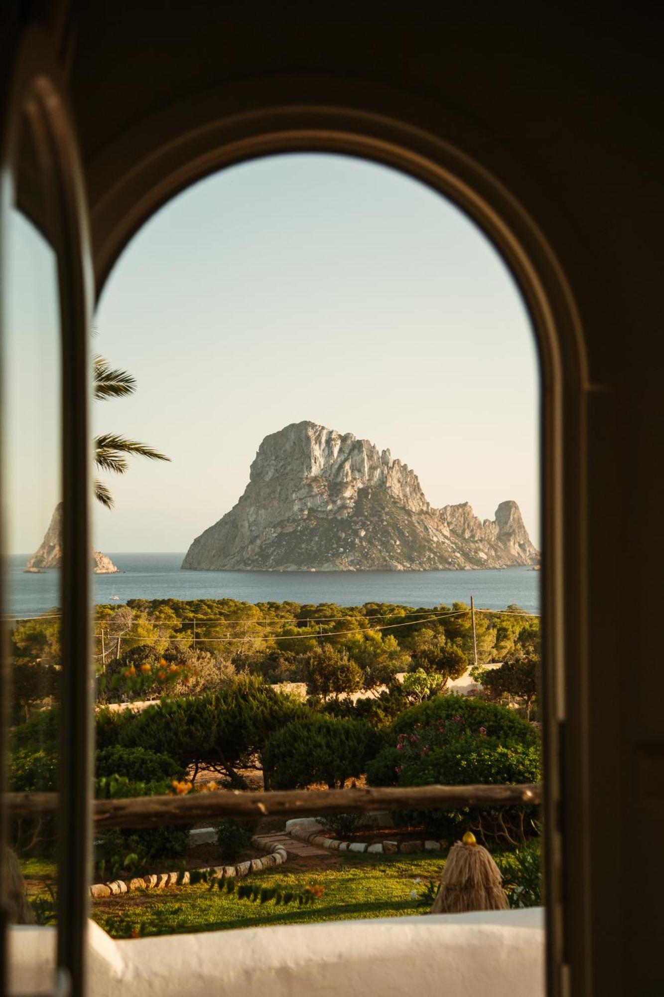 Calador-ibiza 4*